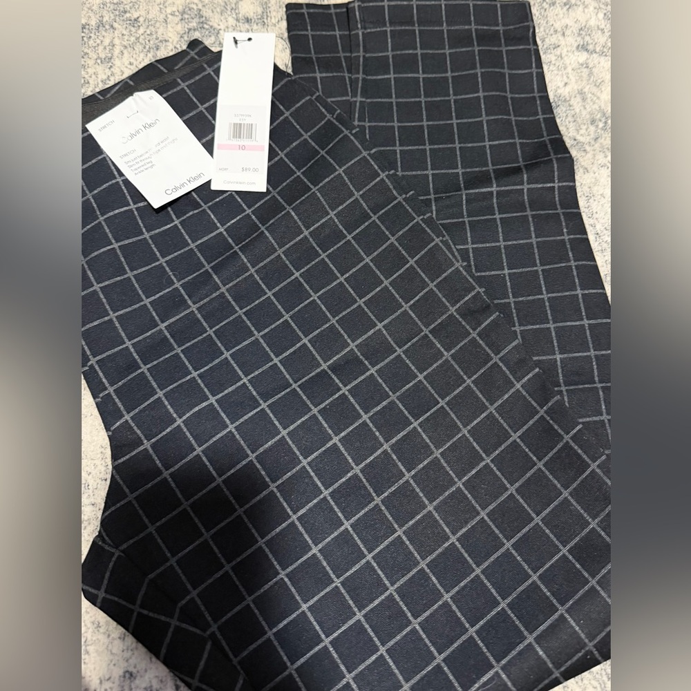 Calvin Klein women’s black stretch sz 10 Grid pattern Pants, skinny, legging